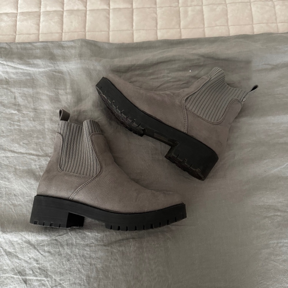 Ocean + Coast® Menard Chelsea Boots. Grey Socks Stretch